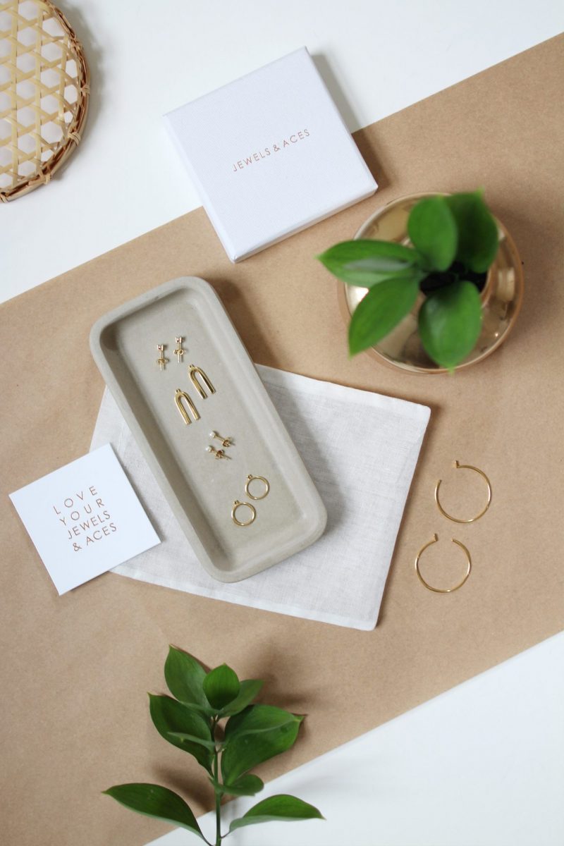 Style Bee - Extending the Capsule Concept with Jewels & Aces