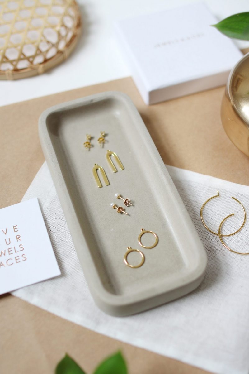 Style Bee - Extending the Capsule Concept with Jewels & Aces